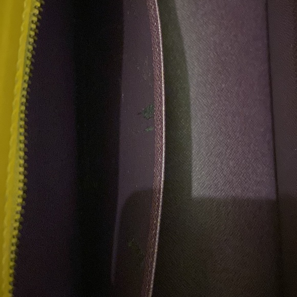 🌸👜Authentic Louis Vuitton Epi Sac Triangle - Picture 13 of 16